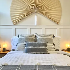 Apartment Stunning Themed 2 Bed, Bournemouth